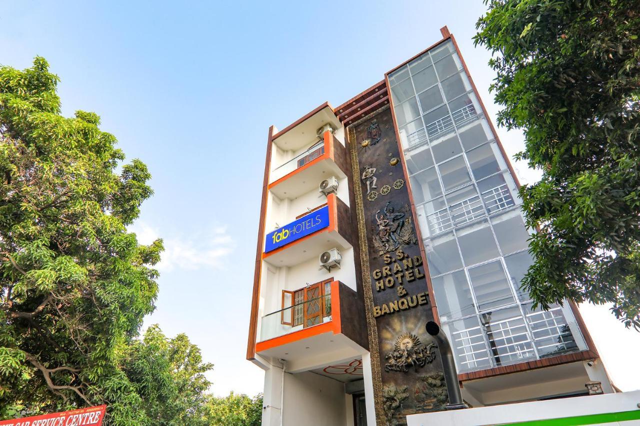 Fabexpress Ss Grand Hotel Banthra Sikandarpur Exterior foto
